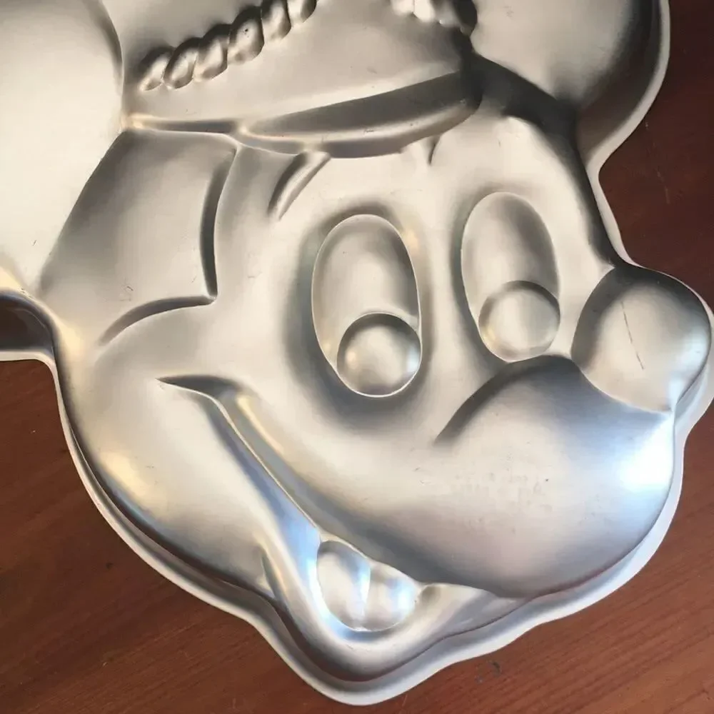 Wilton Vintage Mickey Mouse Band Cake Pan 515-302